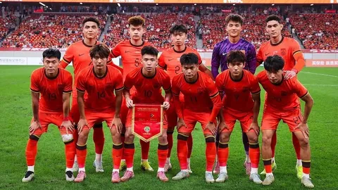 中超风云再起！胡荷韬关键进球遭无视，徐正源现场爆发，蓉城教练团队遭遇争议黄牌风暴！